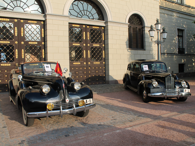 De klassiske bilene er populære. Foto: Nina Ilefeldt, Det kongelige hoff